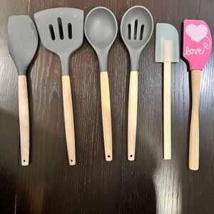 Lot of 6: Gray and Pink Silicone Kitchen Utensil Set *EUC* MSRP: $90+tax
